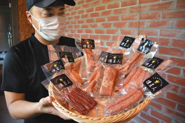 地元にこだわり 薫製品の味追求 瀬戸のスモークログハウス天佑 中日新聞web