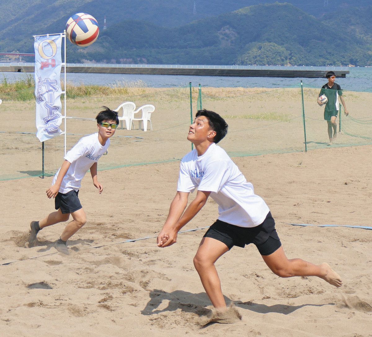 U18 県内26チーム熱戦 オーイング杯ビーチバレー開幕：日刊県民