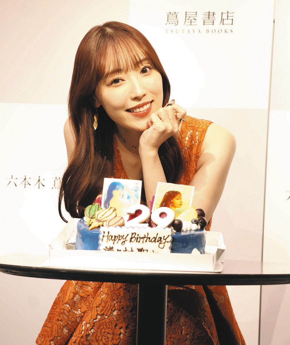 写真集2冊同時発売の元モーニング娘。譜久村聖 後輩のライブに出かけ