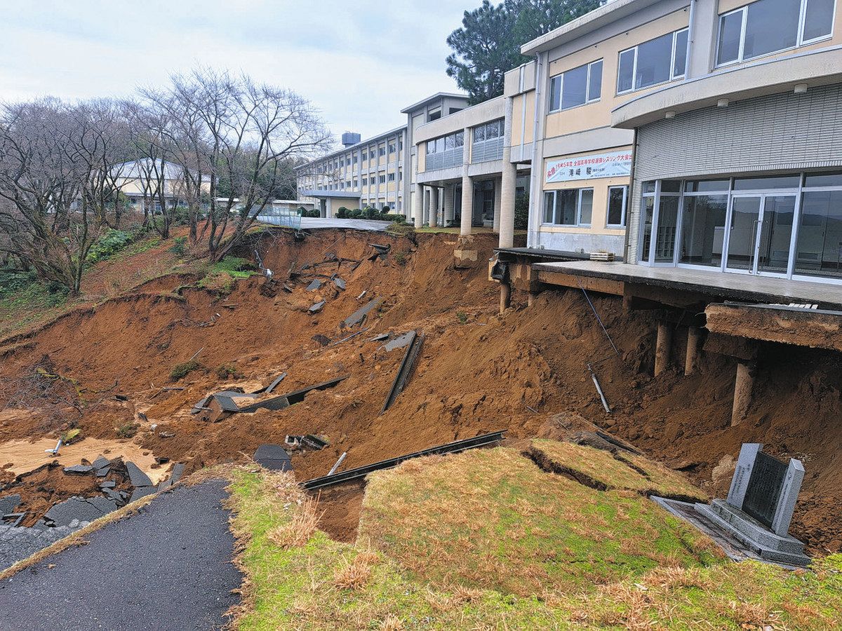 4014 瀬田川金垂石 ウブ 『歸去来』遠山石 紫檀台座 10kg 能登半島地震】えぐれる 金沢北陵高前 地盤崩落：北陸中日新聞Web