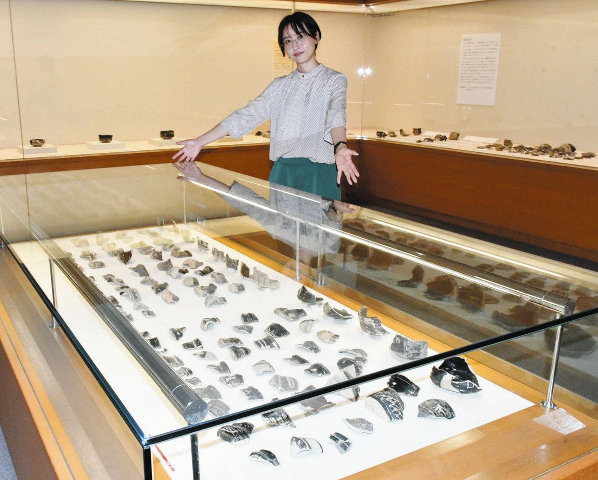 美濃焼陶片 陶片中心に黒の焼き物 多治見で安土桃山時代の流行をたどる展示：中日