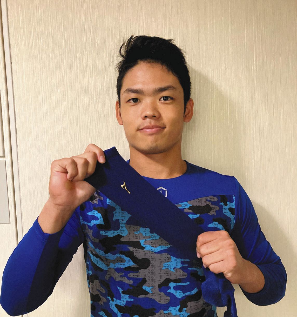 根尾昂選手　実使用 中日・根尾昂、背番号と同じ7つ星グラブで初白星キャッチだ