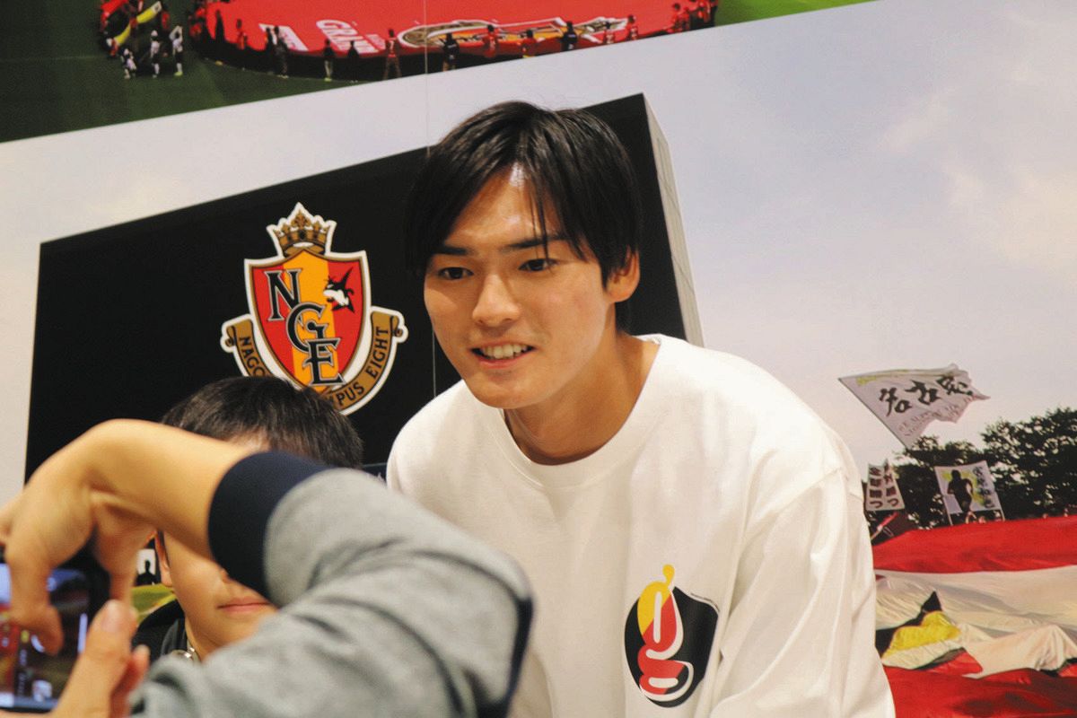 森島司と久保藤次郎が公式グッズショップ訪問 サポーターから