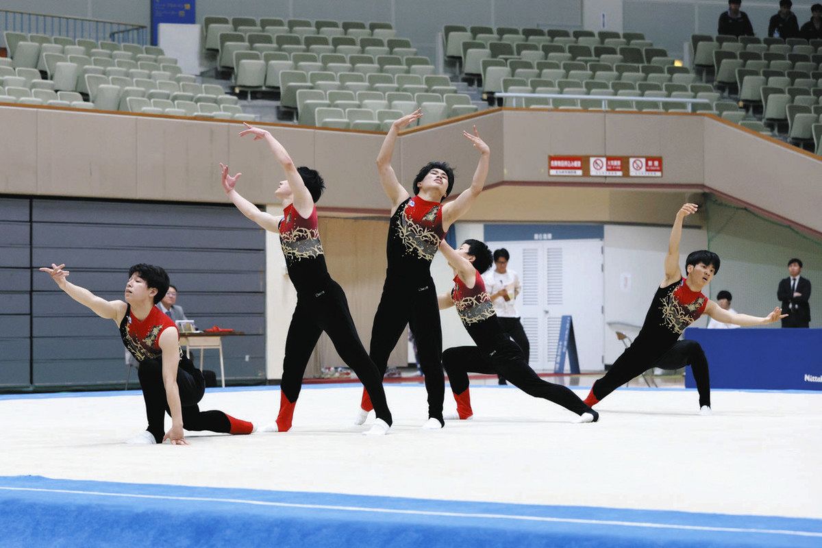 団体戦に初出場した朝日大新体操部＝北九州市で（同部提供）