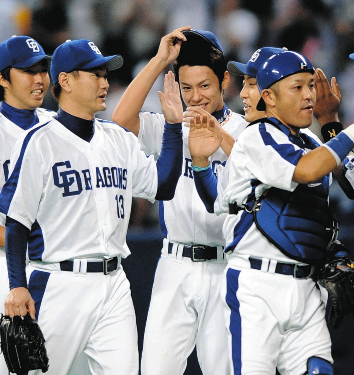 2010年の中日を支えたバッテリー。左から吉見一起、岩瀬仁紀、浅尾拓也、高橋聡文、谷繁元信