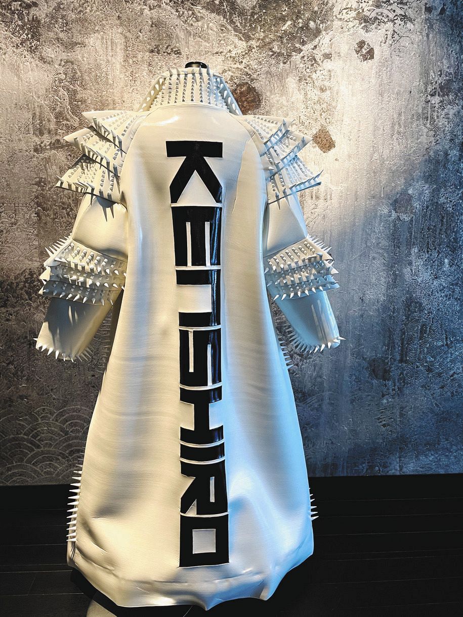 まさに北斗の拳!? 寺地拳四朗、コシノジュンコさんデザインの新ガウン