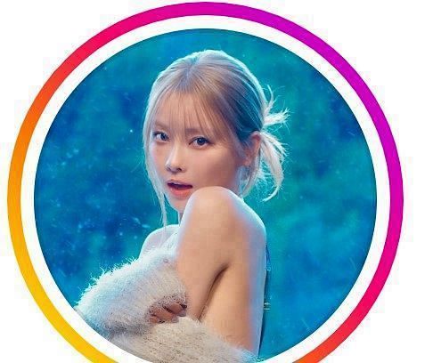 新品未使用 ショートスリーブ *LBLUE 重盛さと美 さと美領域に釘づけ」重盛さと美『踏み台』ミニスカショットで脚に注目
