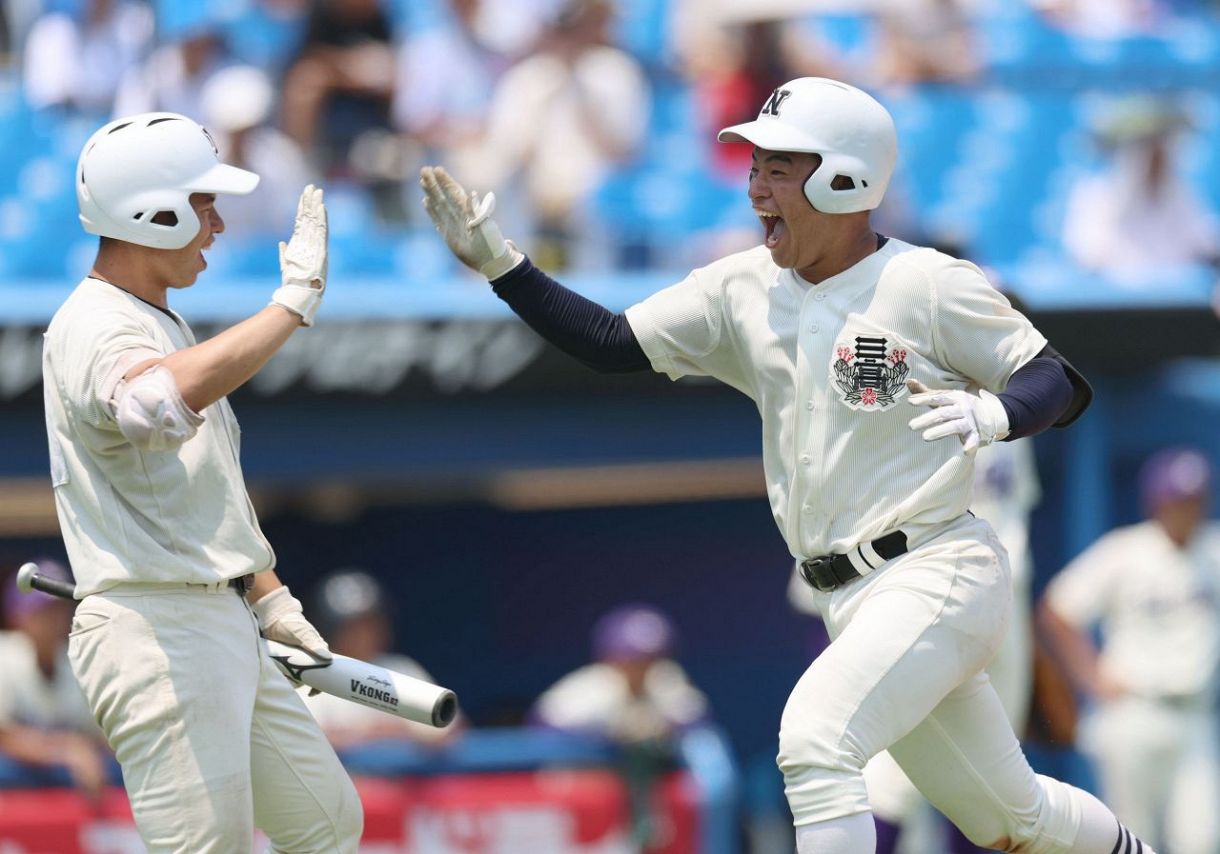 日大三、初回4失点をはね返し決勝へ 三木監督「一体何点取られる