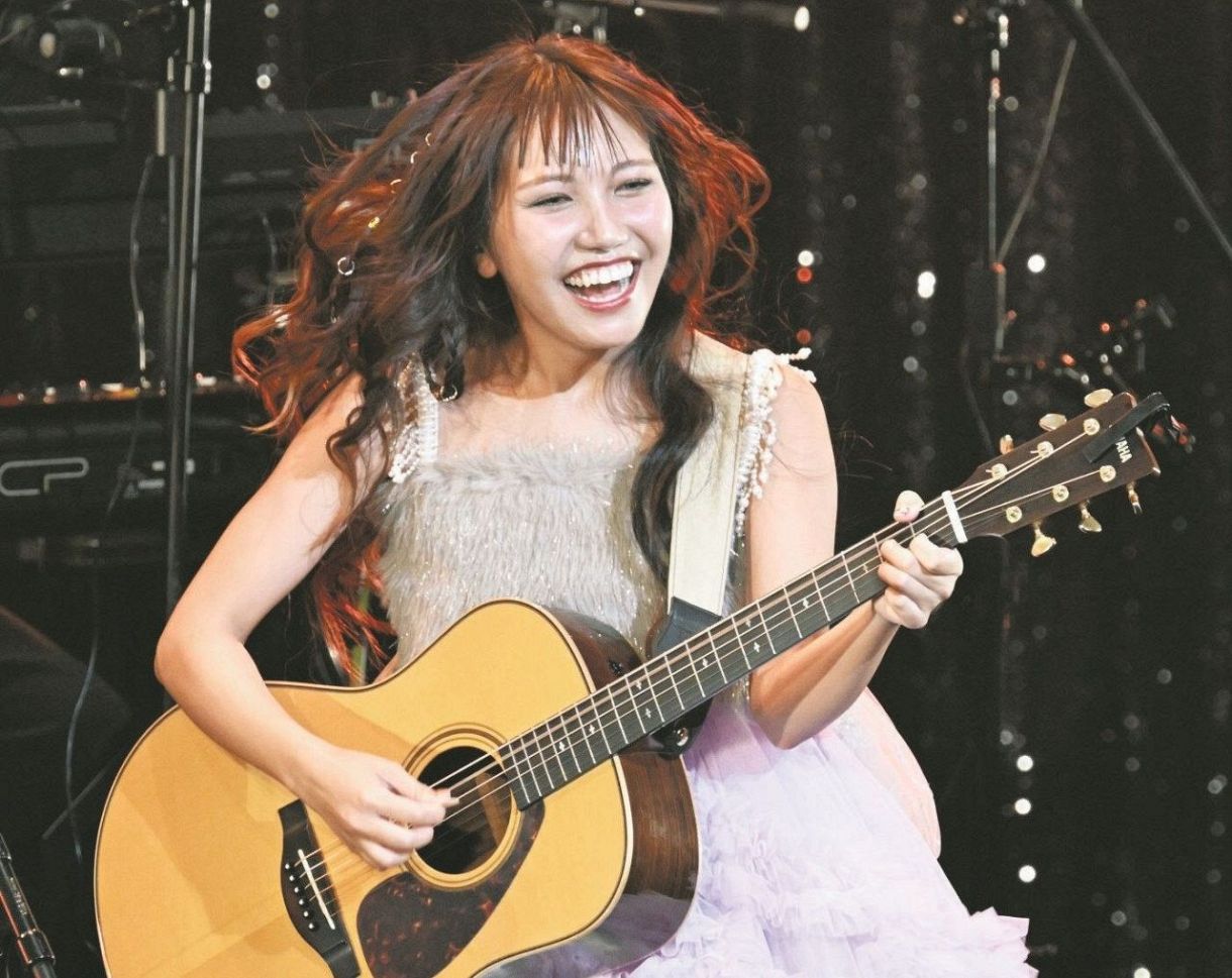 井上苑子が10周年記念＆活動休止前最後のツアーで熱唱、時に感激の涙も