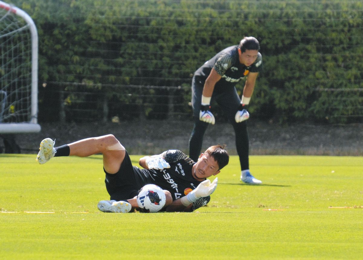 名古屋グランパス、コンディション不良で開幕前に離脱のGKシュミット