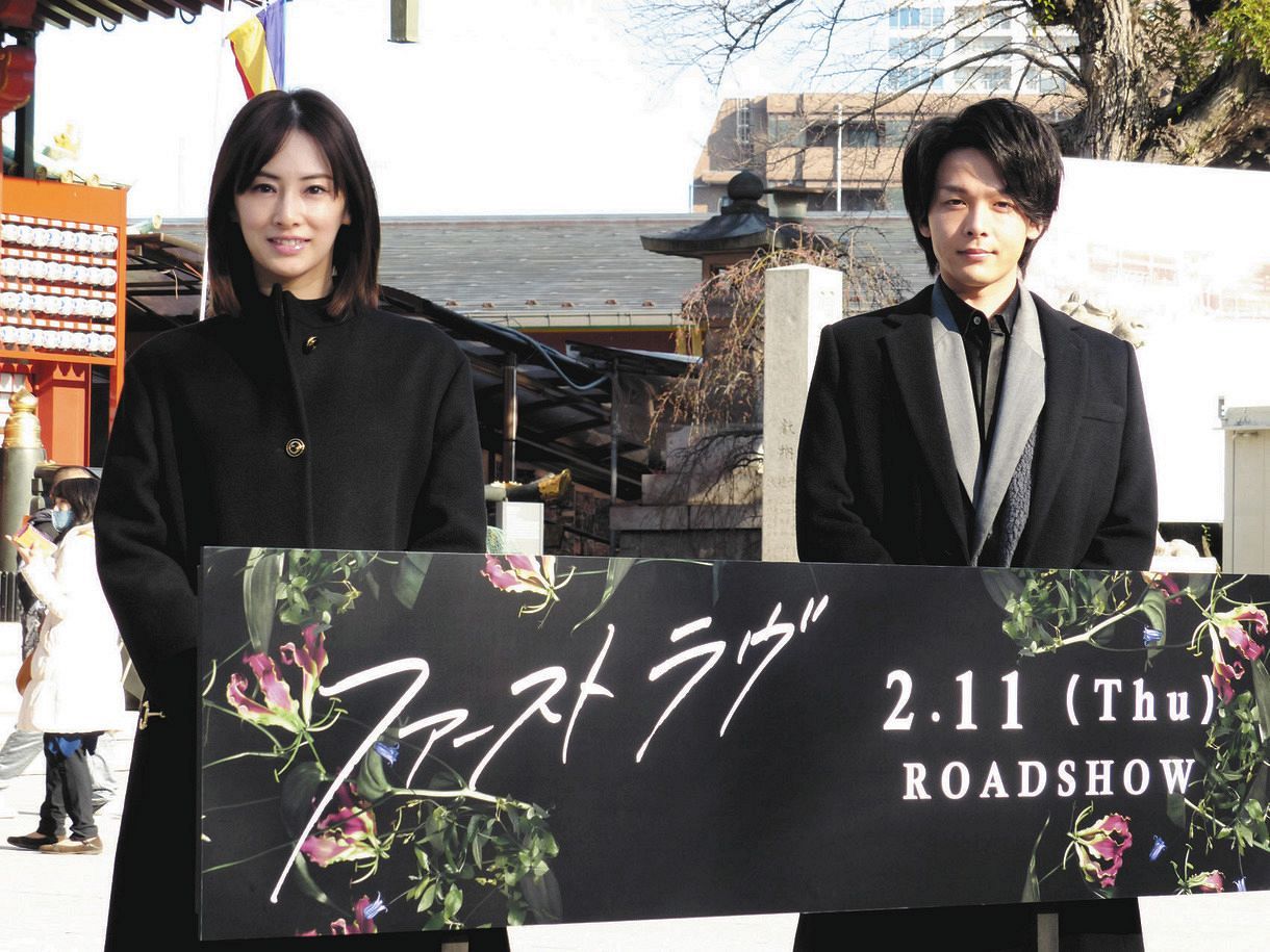 神田明神で主演映画の公開直前イベントを行った北川景子（左）と中村倫也