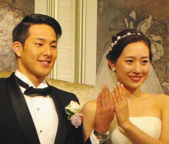 結婚式での瀬戸大也と馬淵優佳さん＝2017年