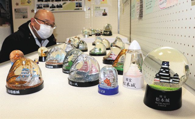 城の精巧な模型「スノードーム」展示 美浜・国吉城歴史資料館：中日新聞Web
