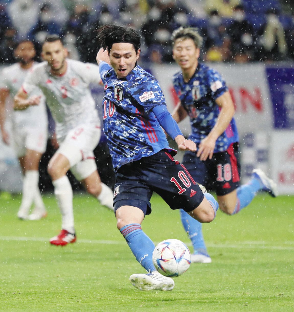 南野拓実また不発 幻の一撃 も苦悩の 10番 後半には久保建と代わってベンチへ 日本代表 中日スポーツ 東京中日スポーツ