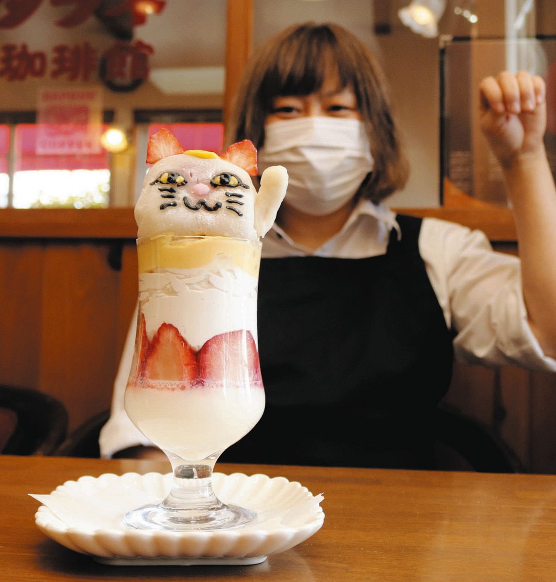 常滑名産の招き猫かたどった「招きにゃんこ大福パフェ」猫の日に販売