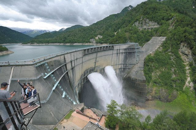 富山 黒部ダム 虹を描く 夏の観光放水始まる 北陸中日新聞web