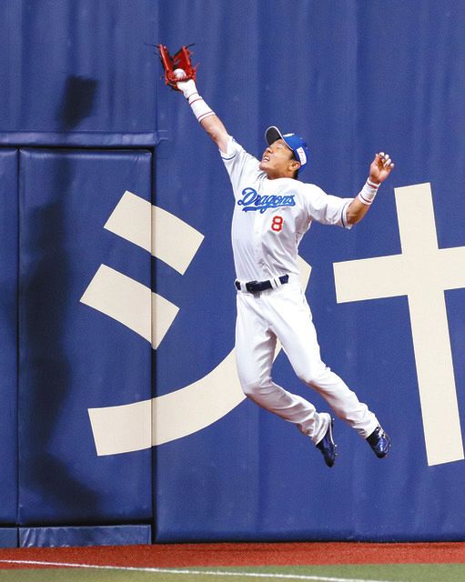 中日】投げた！跳んだ！大島洋平が美技連発 勝ち越し阻止の好返球