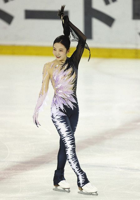 本田真凜は パンツルック でｓｐも調整不足を露呈 今日からジャンプの練習を始めたばかりで 右肩脱臼の影響は大きく 中日スポーツ 東京中日スポーツ