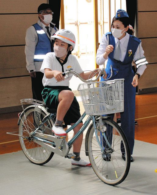 新居小児童が自転車乗り方学ぶ：中日新聞しずおかWeb