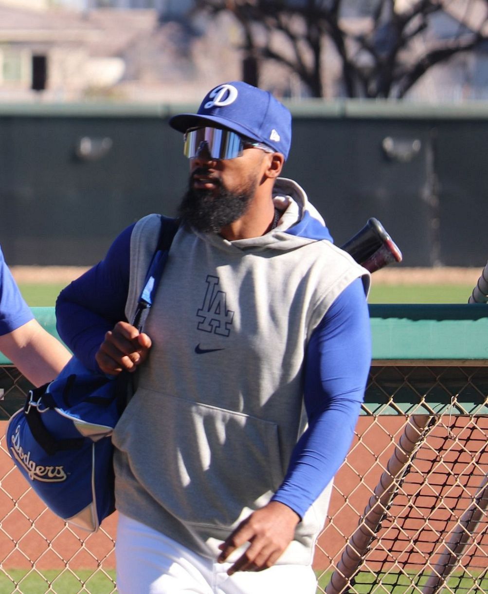 金持ちがさらに金持ちに」 T・ヘルナンデス残留、ドジャースのライバル