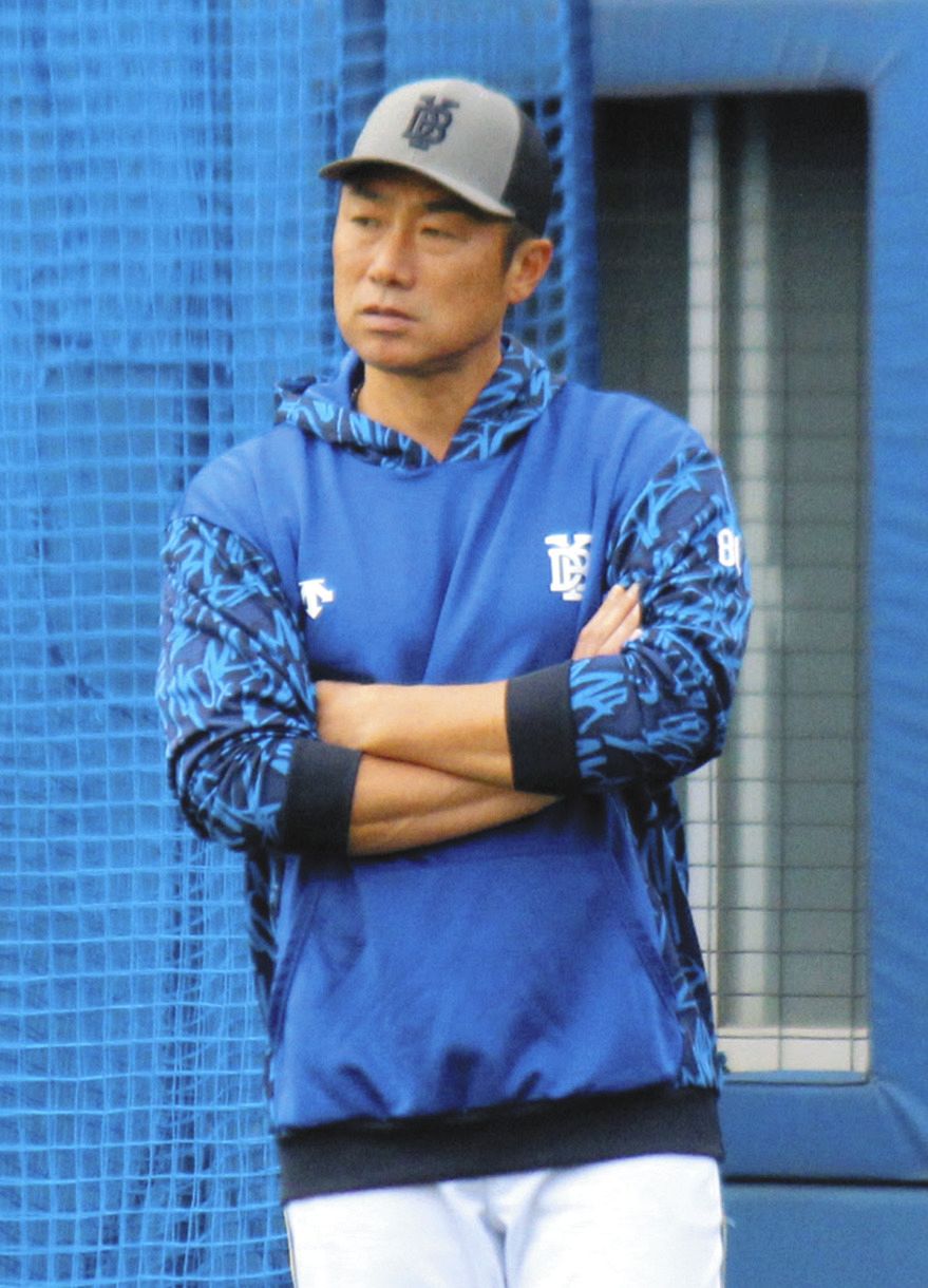 練習を見守るＤｅＮＡ・相川監督