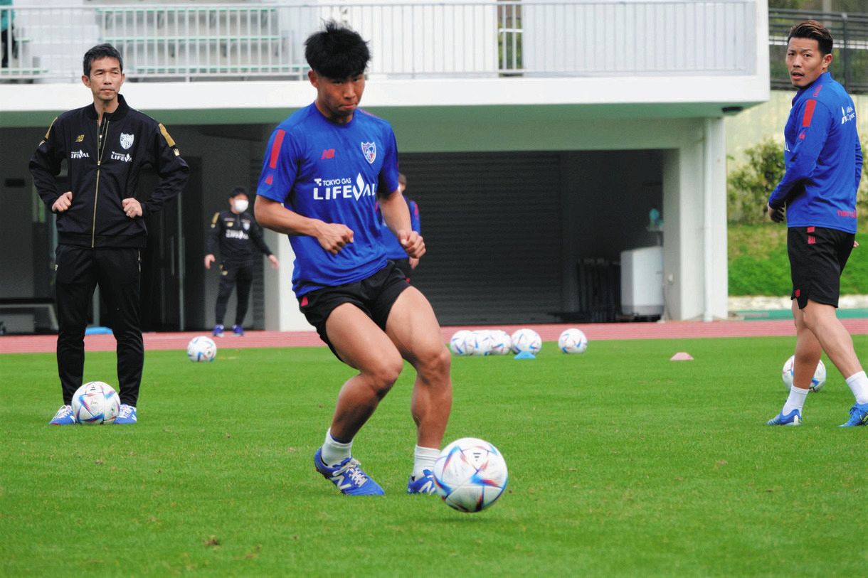 FC東京】18歳ルーキー荒井悠汰”積極交流”で松木に続く高卒新人開幕
