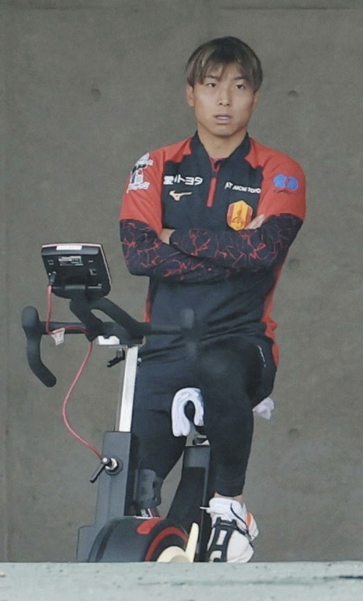 名古屋グランパス・MF菊地泰智は別メニューで調整 キャンプ初日に右足