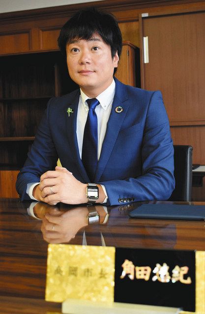 【富山】38歳「圧倒的市民目線で」 角田・高岡市長が初登庁