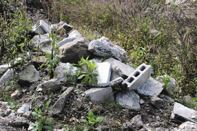 美杉の農地に産廃投棄か 土砂にコンクリ片など交じる 中日新聞web 美杉の農地に産廃投棄か 土砂にコンクリ片など交じる 中日新聞web
