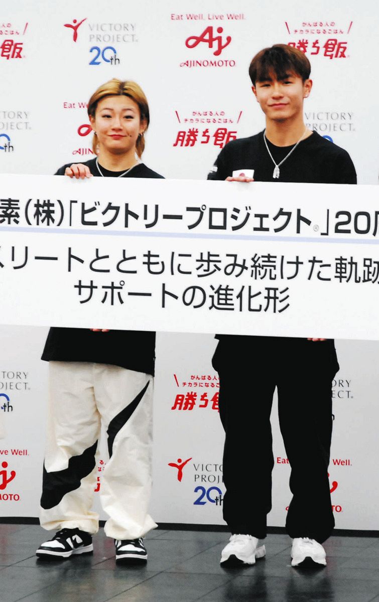 味の素のイベントに出席した半井重幸(右)と姉の彩弥(ダンサー名AYANE)