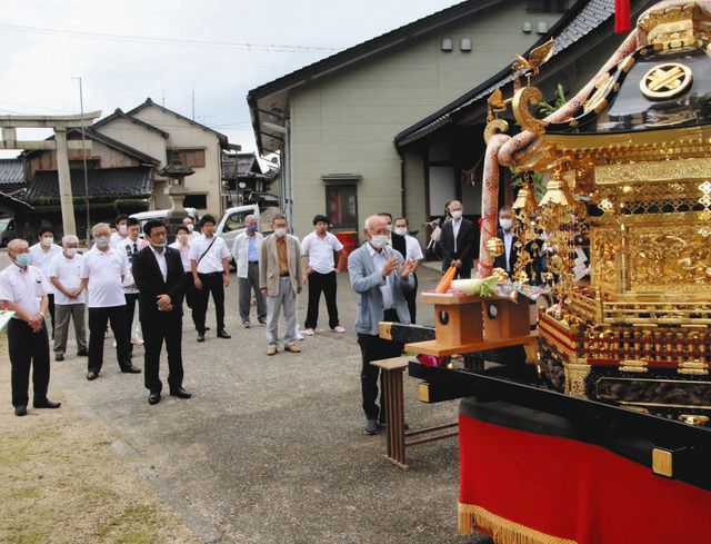 石崎奉燈祭で神事のみを営む奉賛会メンバー＝七尾市石崎町で 