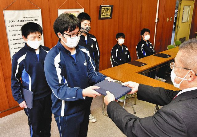 タブレット貸与始まる 大野 揖東中 ルール守り使う 中日新聞web タブレット貸与始まる 大野 揖東中 ルール守り使う 中日新聞web