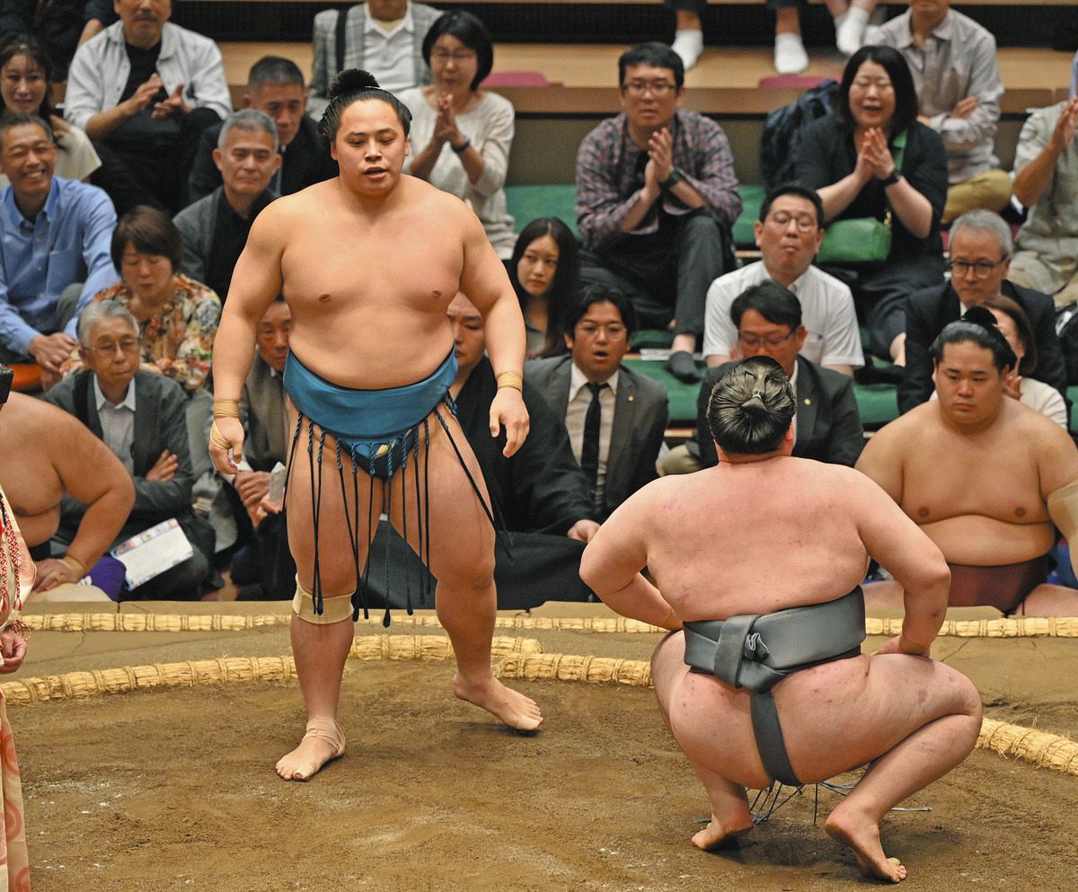琴栄峰、美しい二刀流四股で4連勝 強い足腰で切れ目ない攻め披露、平幕