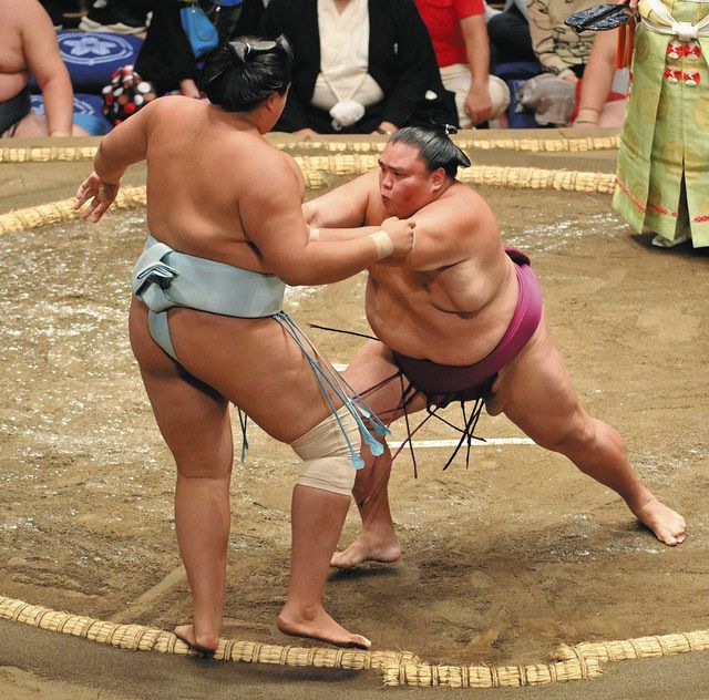 御嶽海３連勝、原点回帰の押し相撲 父との約束果たすために ＜さじき席＞：中日新聞Web