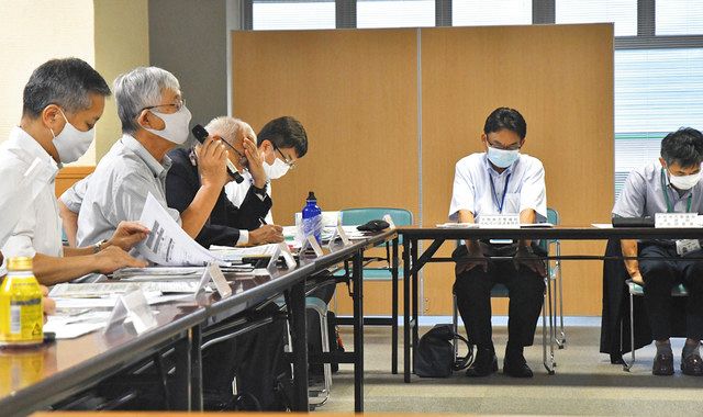 本年度の事業について議論する推進会議の参加者＝浜松市中区で 