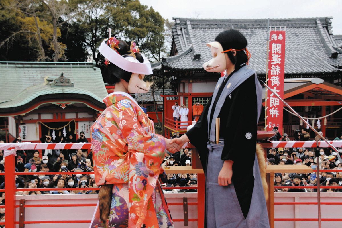 節分恒例「狐の嫁入り道中神事」大学生と高校生が演じる 四日市