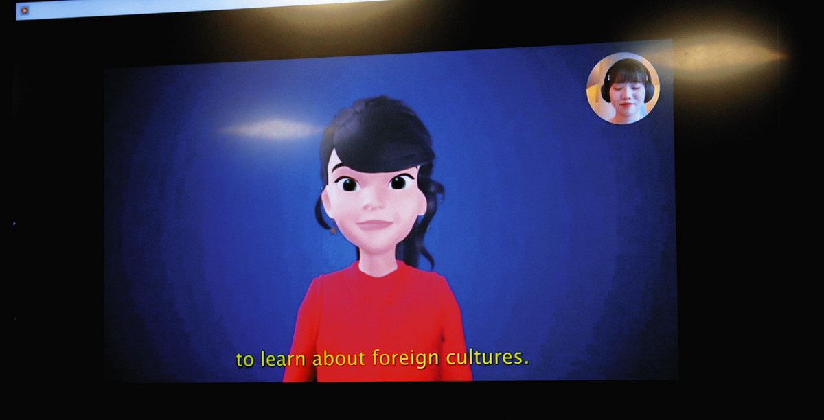 6月に実証が始まる、対話型AIを使った学習の一場面。生徒はキャラクターと会話を重ね、話す力を高める＝岐阜市役所で 