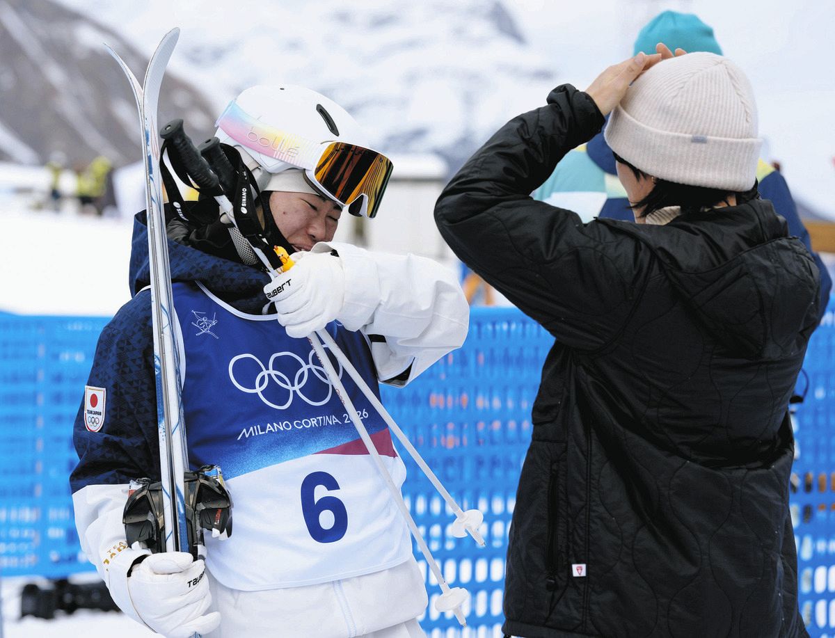 ◇上村愛子さん、冨高日向子と「涙のハグ」ショット 【写真複数】：中