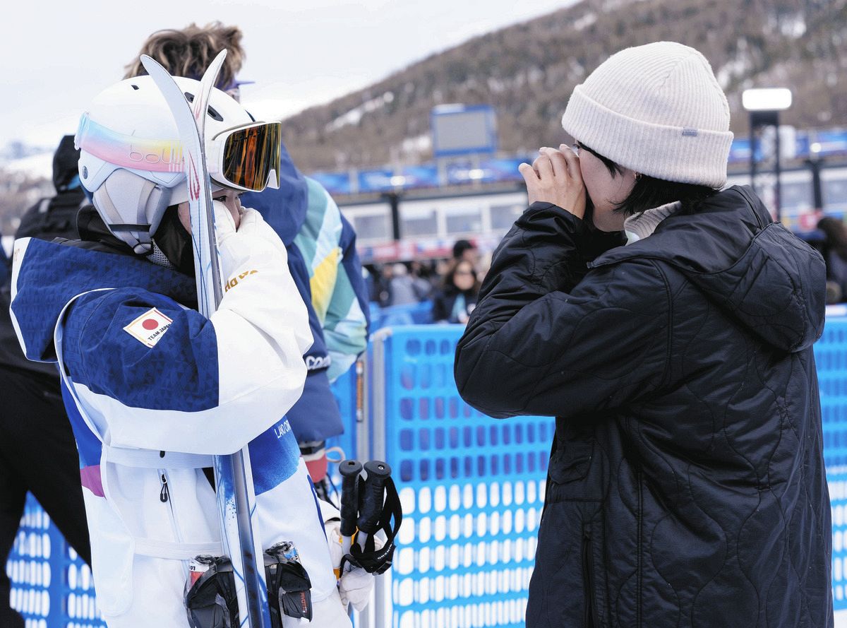 ◇上村愛子さん、冨高日向子と「涙のハグ」ショット 【写真複数】：中