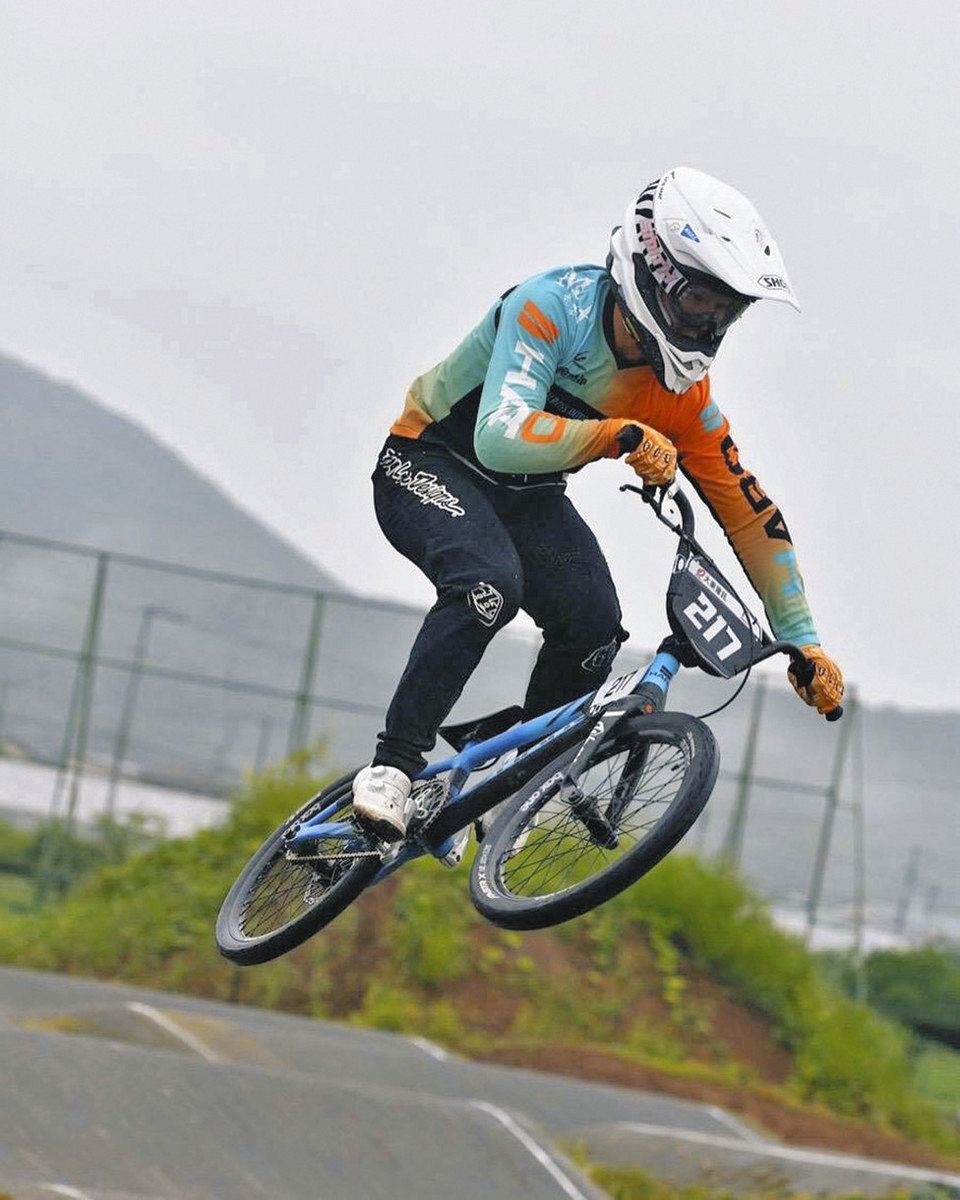 起伏を跳び越え、誰よりも速く 愛知のBMXレーシングの新星、目指すは