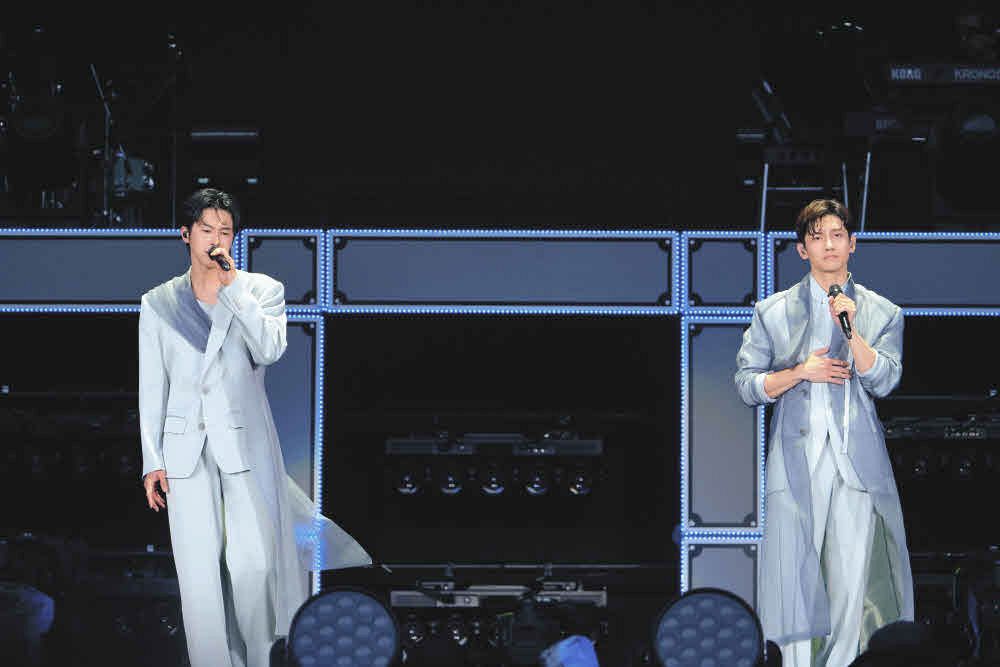 東方神起」3度目の日産スタジアム公演は2日間で13万人を動員 染まる