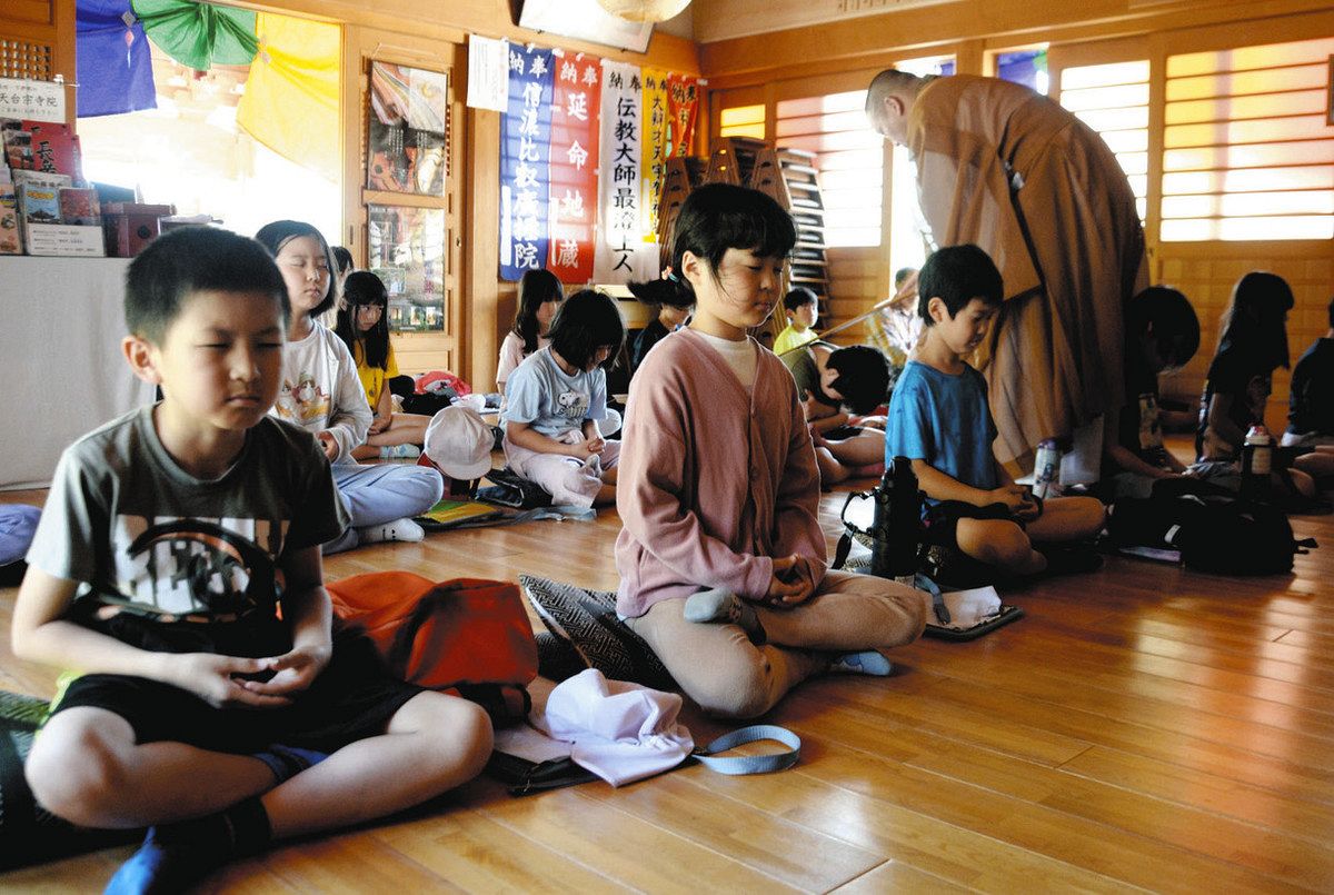 阿智・第一小3年生が座禅体験 授業で村の名所や施設を見学：中日新聞Web