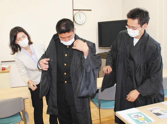 新居高生 裁判官から裁判員制度学ぶ 中日新聞しずおかweb