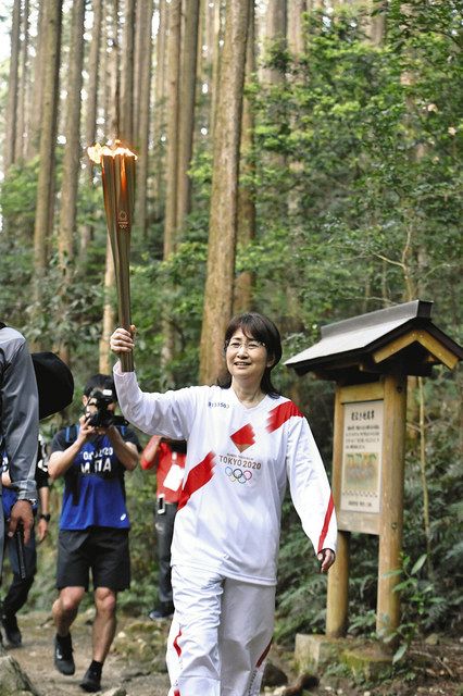 ヒノキ香る森 聖火つなぐ 熊野古道 中日新聞web