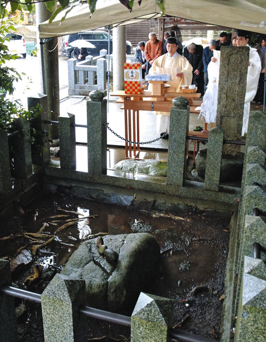 地震石に収束の祈り 羽咋・大穴持像石神社：北陸中日新聞Web