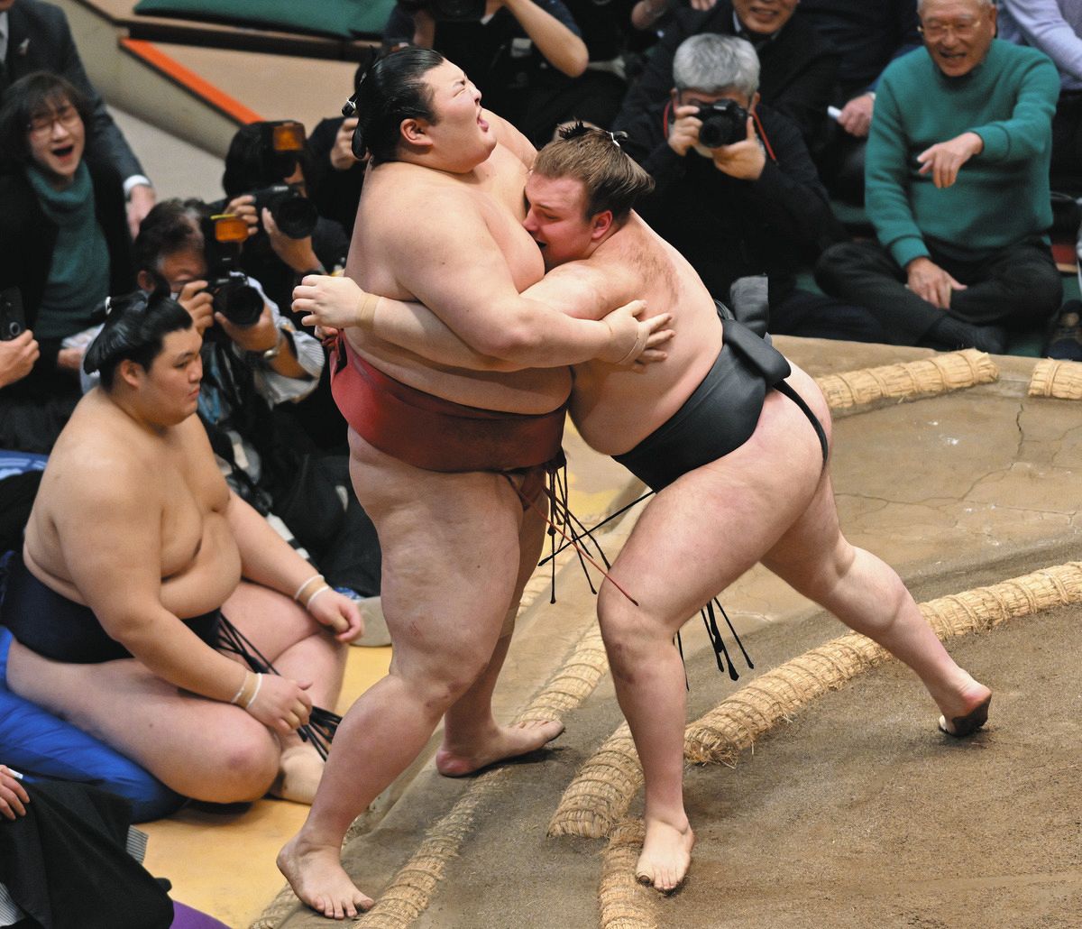 安青錦、体重差55キロも圧倒！譲り受けた師匠の「黒」締め込み＆元横綱