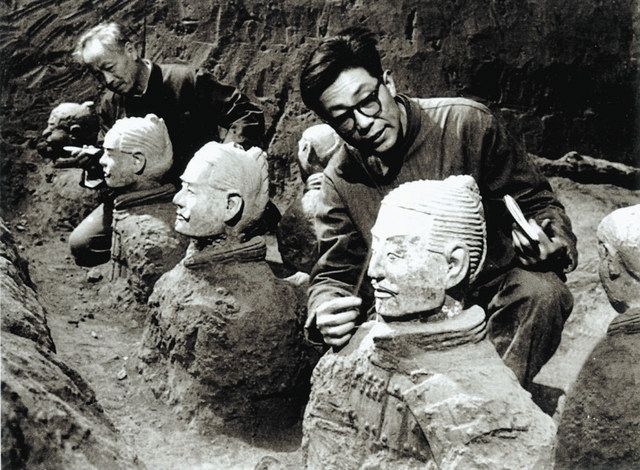 秦始皇帝陵兵馬俑坑　一号坑　発掘報告　1974～1984　上・下巻