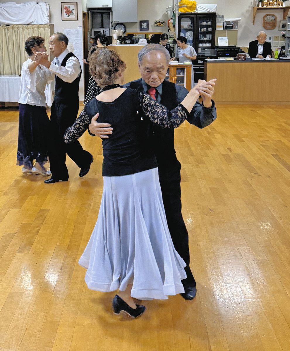ワルツやタンゴ ステップ優雅に 金沢のダンス教室：北陸中日新聞Web