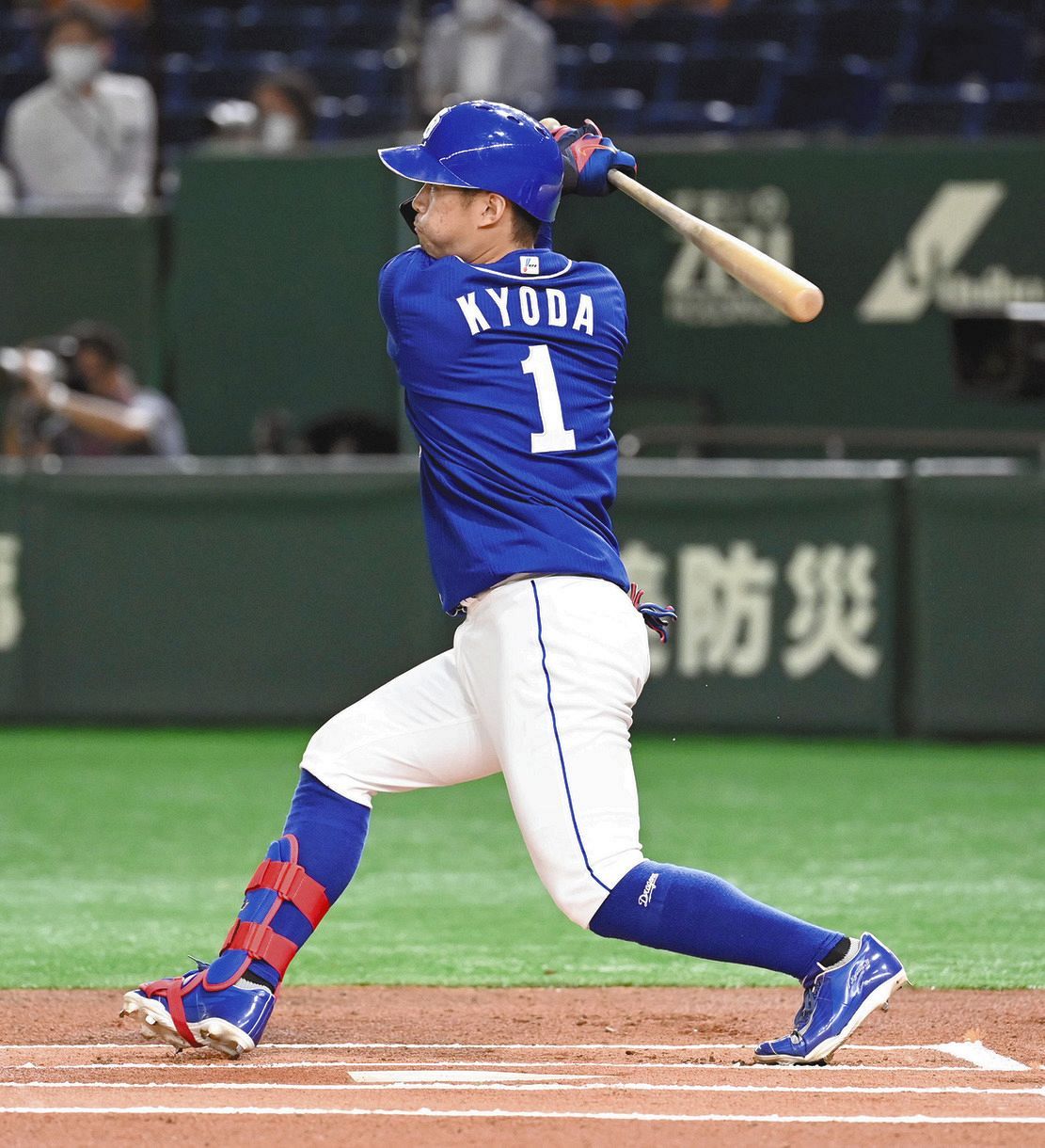 中日】京田、自身初の初回先頭打者弾!初球振り抜く”プレー 中日】京田、自身初の初回先頭打者弾!初球振り抜く”プレー