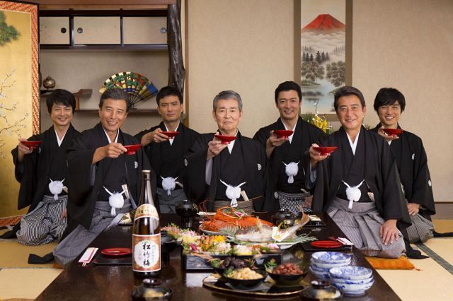 2015年の松竹梅CMで共演した石原軍団。（前列左から）舘ひろし、渡哲也、神田正輝、（後列左から）宮下裕治、徳重聡、金児憲史、池田努